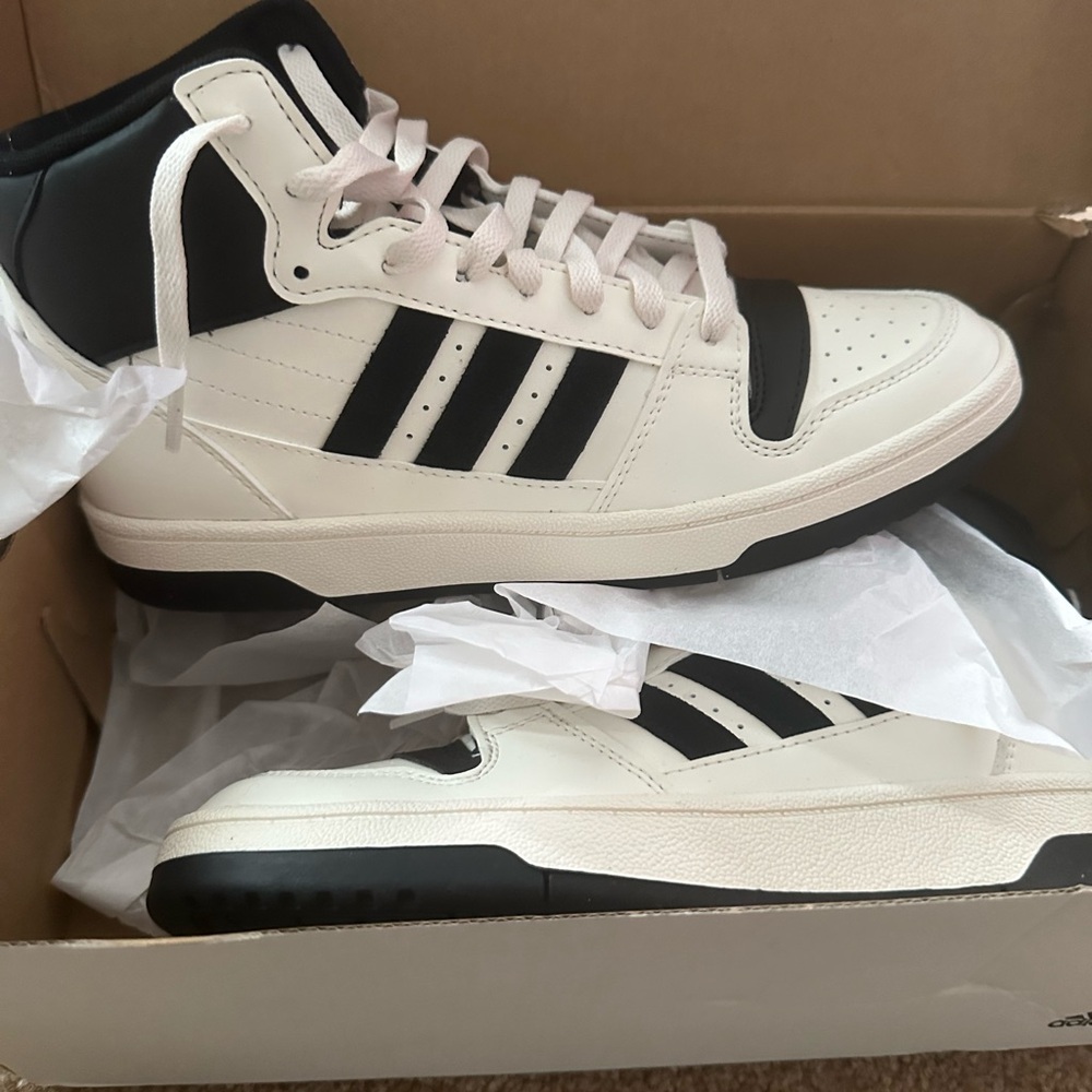 Adidas Break Start Mid W Box in Black and White